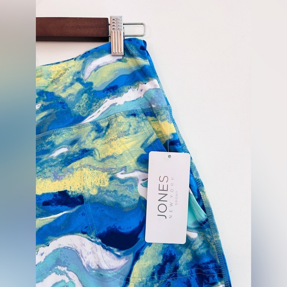 Jones New York Sport Size L Abstract Capri Leggings | Blue & Green | NWT - Picture 2 of 5